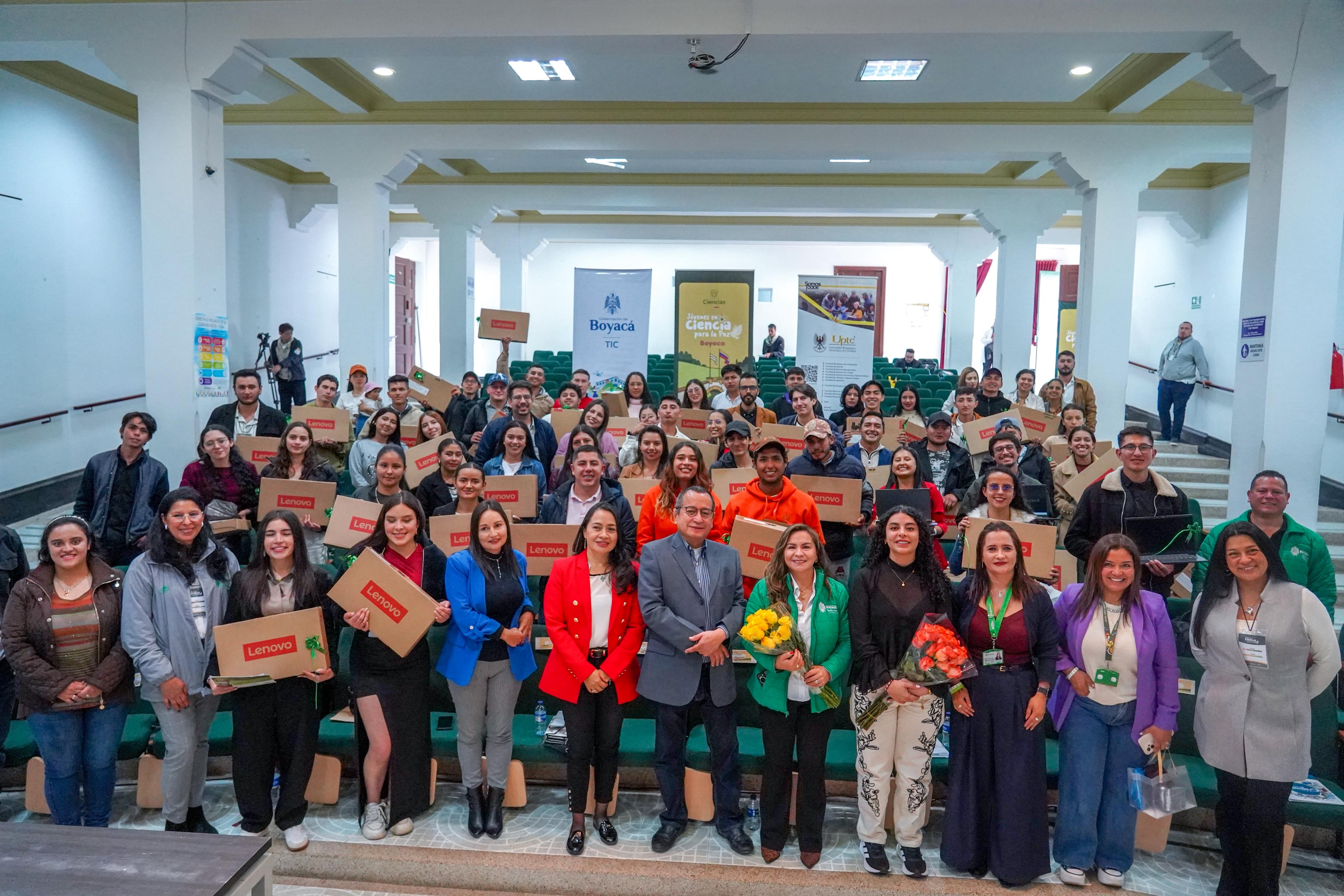 MinCiencias impulsa la investigación juvenil entregando 50 equipos de cómputo en Boyacá MinCiencias impulsa la investigación juvenil entregando 50 equipos de cómputo en Boyacá
