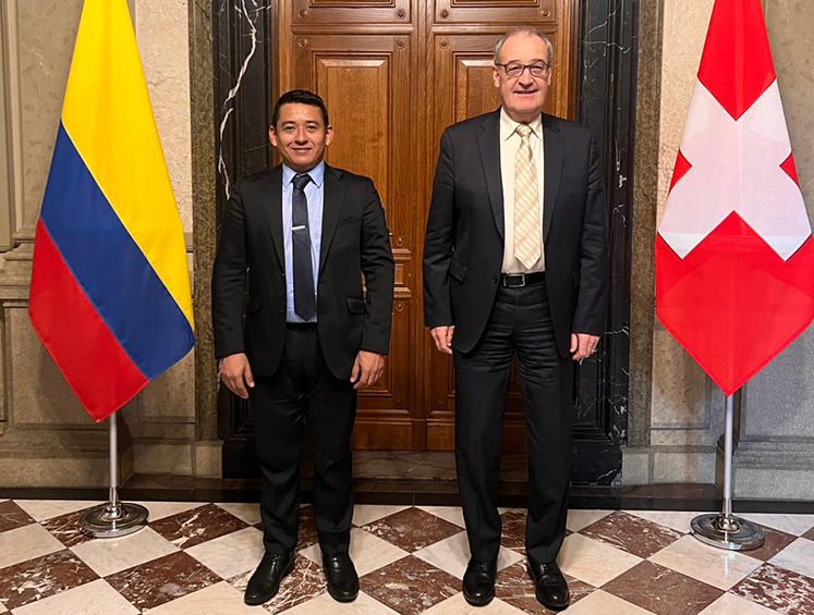 El ministro de Ciencia, Tecnología e Innovación, Arturo Luna, se reunió con Guy Parmelin y Martina Hirayama, altos funcionarios del gobierno suizo El ministro de Ciencia, Tecnología e Innovación, Arturo Luna, se reunió con Guy Parmelin y Martina Hirayama, altos funcionarios del gobierno suizo