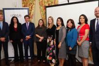 Un total de 23 mujeres procedentes de todas las regiones de Colombia, han sido galardonadas con la beca "Para las Mujeres en la Ciencia" .