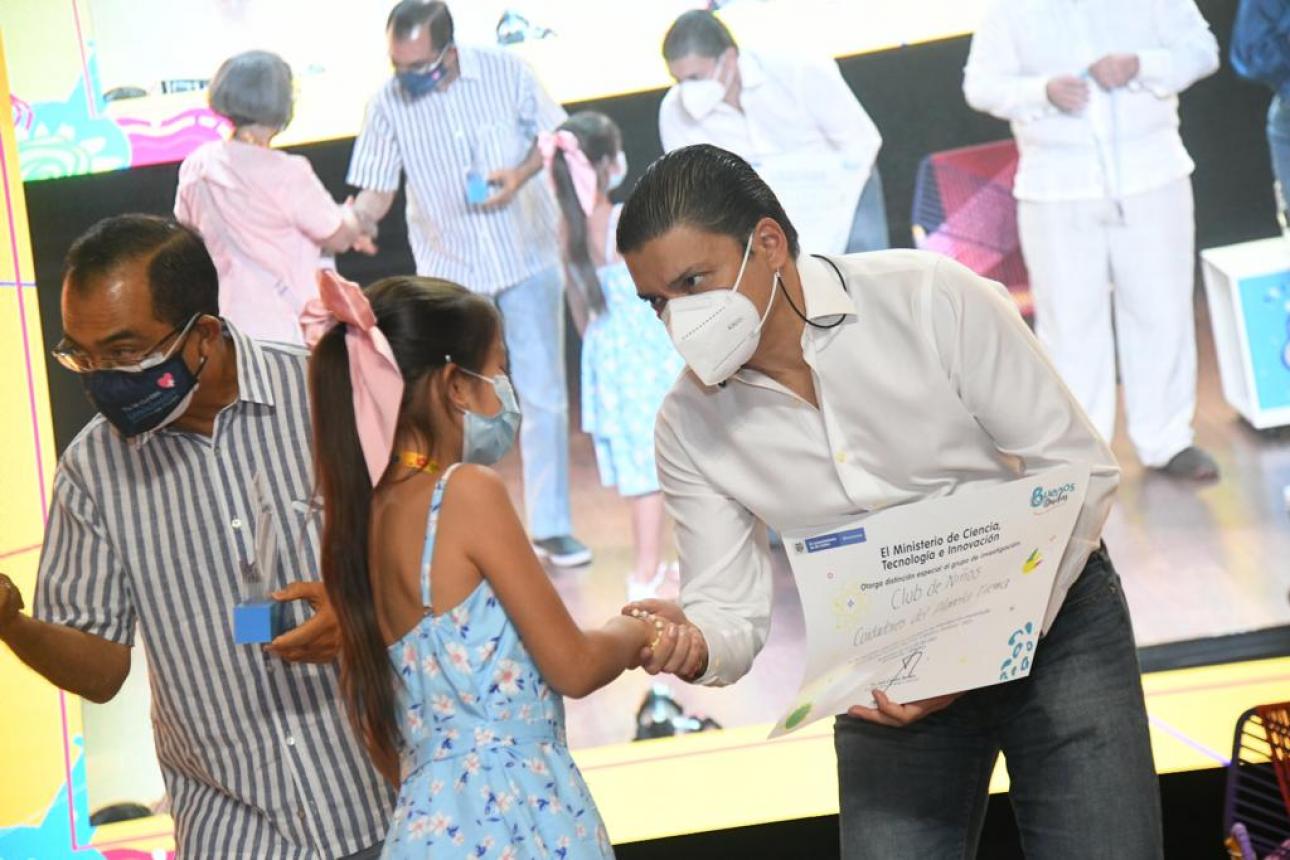 "Todos estos niños están desarrollando sus habilidades y capacidades científicas, que en un futuro serán los líderes del país. Desde ya son ganadores y representantes de la ciencia colombiana”, expresó el ministro de Ciencia, Tito José Crissien.
